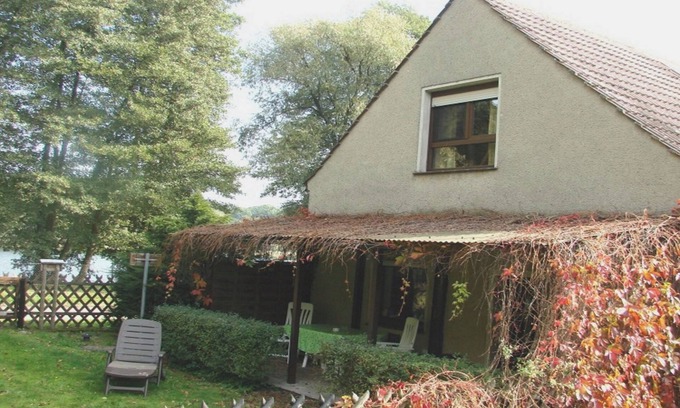 Seddiner See Apartamento | Apartment 'Tihsies' with Private Terrace and Private Garden
