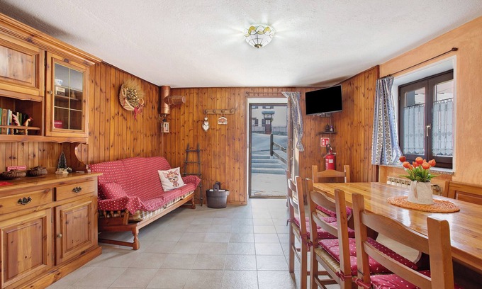 Fenis Apartamento | Apartamento 'Tillier' con vistas a la montaña y Wi-Fi