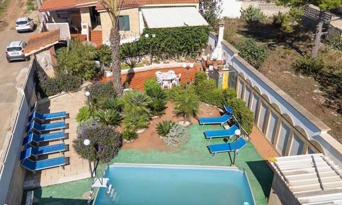 Scala di Furno Casa | Apartamento Tritone en Villa de Lujo con Piscina Compartida