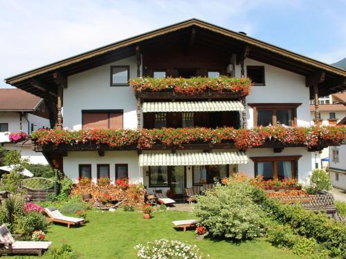 Zillertal Apartamento | Apartment Tyrol-2 by Interhome