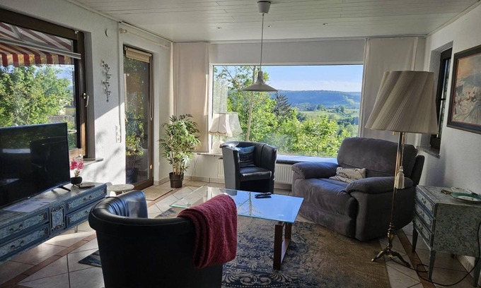 Bad Bocklet Apartamento | Apartamento 'Unter Linden' con terraza privada, jardín privado y Wi-Fi
