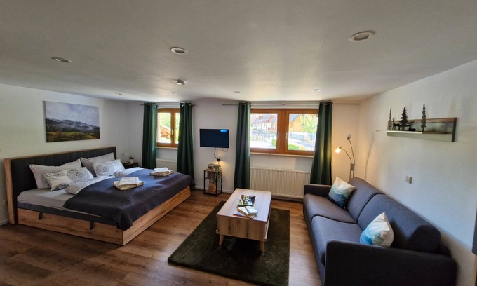 Elzach Apartamento | Apartamento 'Untere Halde' con vistas a la montaña, terraza privada y Wi-Fi