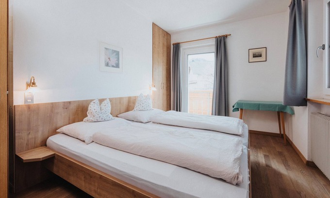 Casola Apartamento | Apartamento 'Unterhauserhof A' con vistas a la montaña, Wi-Fi, balcón y jardín