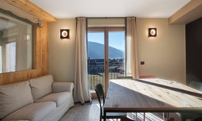 Mazzo di Valtellina Apartamento | Apartamento 'Viez' con vistas a la montaña, balcón y Wi-Fi