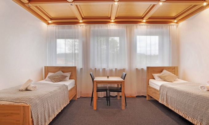 Goeppingen Apartamento | Apartamento 'Vierbett' con vistas a la montaña, terraza compartida y Wi-Fi