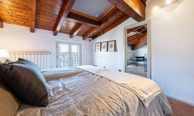 Gargnano Apartamento | Apartment 'Villa Rosa Flat' with Sea View, Shared Garden and Wi-Fi