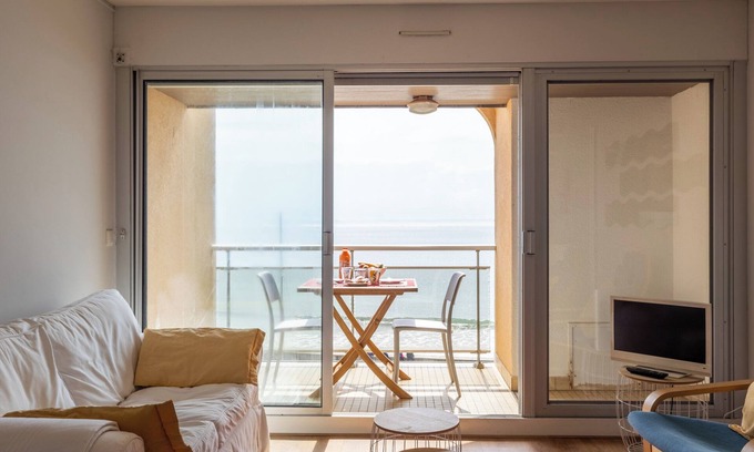 Trebeurden Apartamento | Apartamento 'Vue Mer By Madame Est Servie' con vistas al mar y balcón