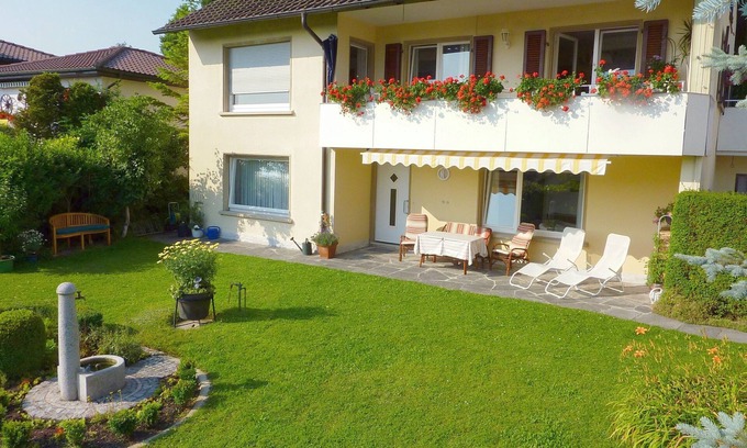 Unteruhldingen Apartamento | Apartment with 55sqm, 1 bedroom for max. 2 persons (or 75sqm, 2 bedrooms for max. 4 persons)