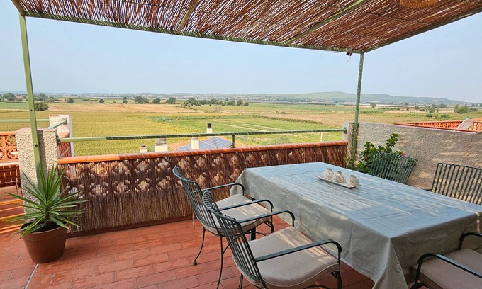 Bellcaire d'Emporda Apartamento | Apartamento con vistas en Bellcaire