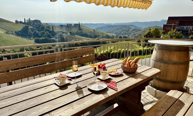 Glanz an der Weinstrasse Apartamento | Apartment Weingartenblick