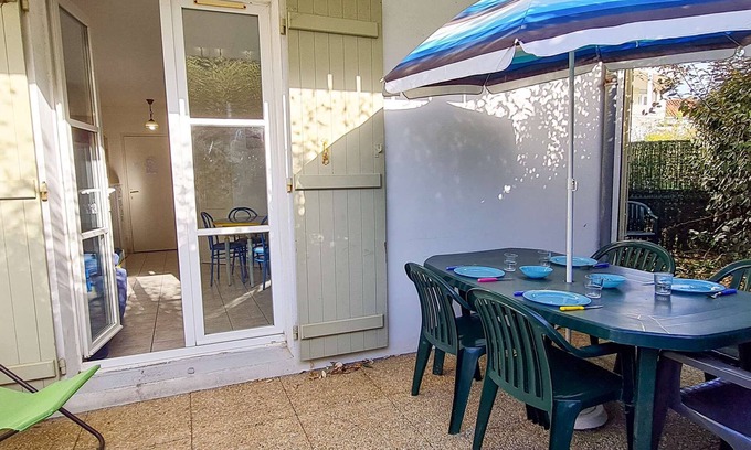 La Couarde-sur-Mer Apartamento | Apartment with courtyard communal pool and parking