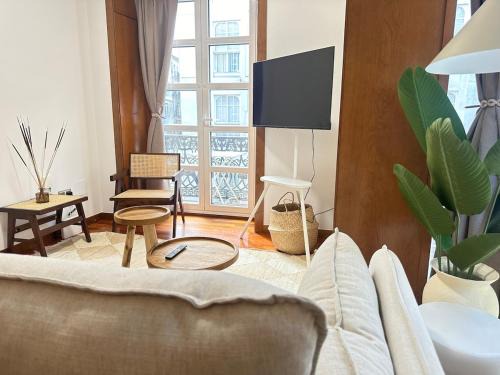 Maria Auxiliadora Apartamento | Apartment with a balcony, downtown, free parking by YBH