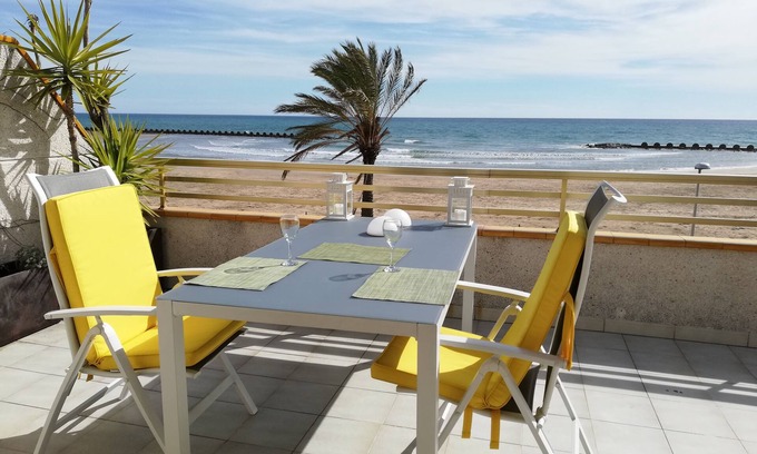 Cunit Apartamento | Apartment with a big terrace & wonderful views to the beach and swimming pool