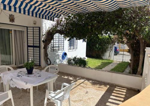 Chipiona Apartamento | Apartment with a terrace and garden