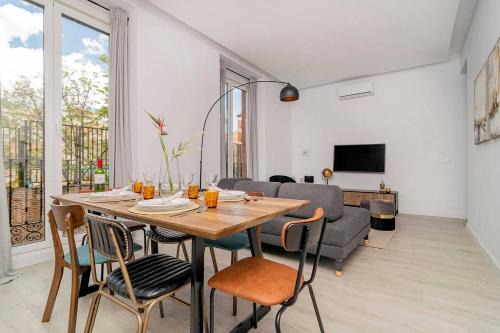 Barrio de La Latina Apartamento | Apartment with Balconies in La Latina by Batuecas