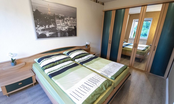 Bad Voeslau Apartamento | Apartment with bedroom and sofa bed in the living room