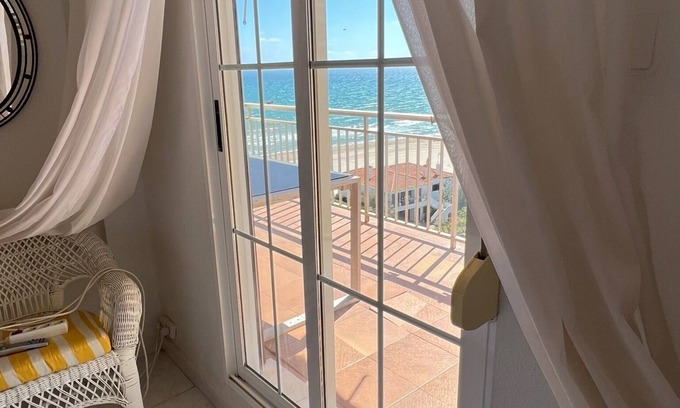 Pobles del Sud Apartamento | Apartment with direct access to the beach