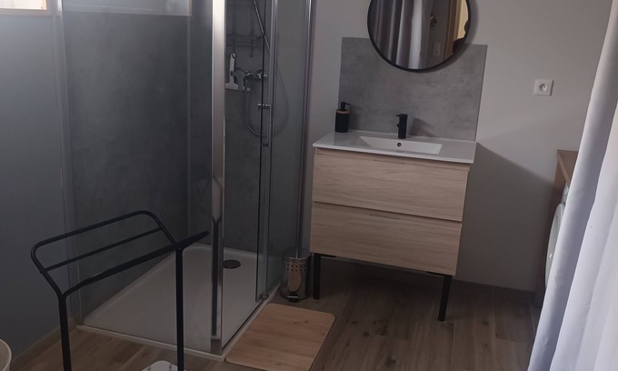 Mirebeau Apartamento | Apartment with exterior