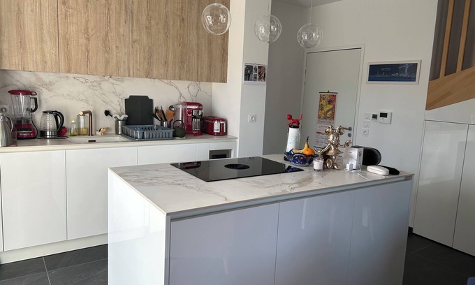Sainte-Anne - Zone portuaire Apartamento | Apartment with large terrace located near the famous Elephant parking space