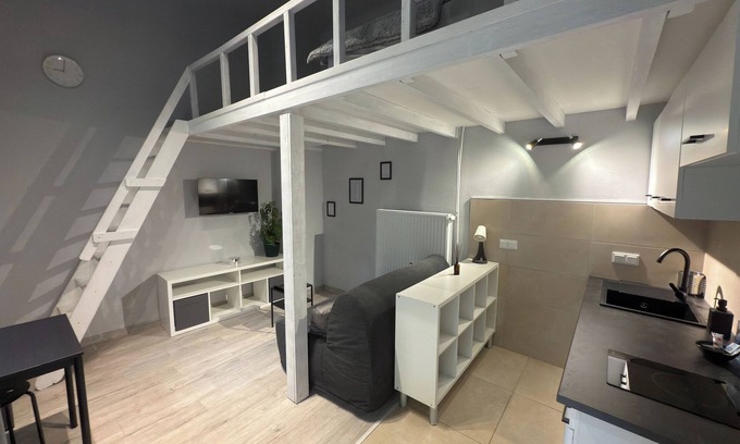 Stradom Apartamento | Apartment with Mezzanine and Private Courtyard