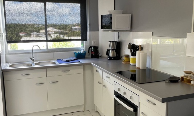 Le Gosier Apartamento | Apartamento con piscina y acceso a la playa para 2 a 5 personas.