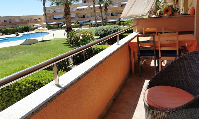 Cubelles Apartamento | Apartment with pool on the seafront