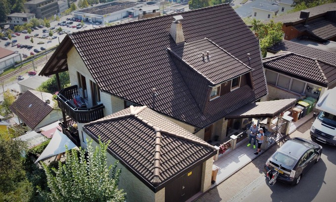 Bad Wildbad Apartamento | Apartamento con sauna y vistas a la montaña.