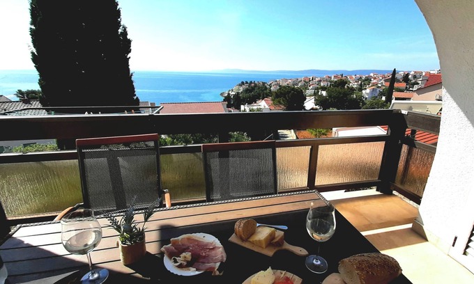 Businci Apartamento | Apartment With sea View From the bed and Balcony! Trogir Near Split