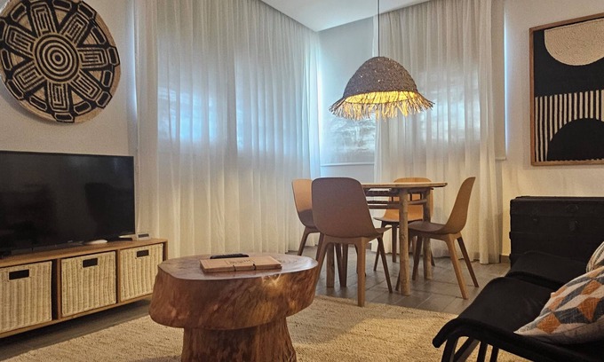Ponta Delgada Apartamento | Apartment with sea view, 5 minutes walk from the beach!