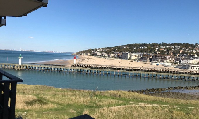 Deauville Apartamento | Apartment with sea view, 5 minutes' walk from the beach.