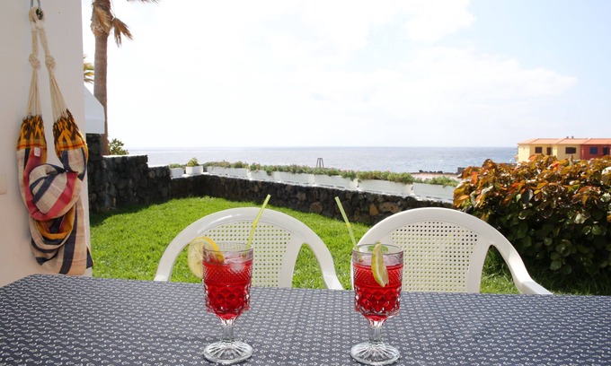 Brena Baja Apartamento | Apartamento con Impresionantes vistas al mar, jardín, piscina y Wifi gratis.