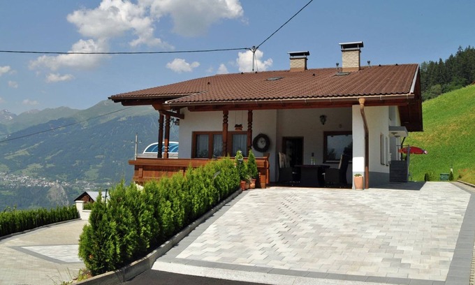 Kaunerberg Apartamento | Magníficamente situado casa en las montañas por encima de Prutz.