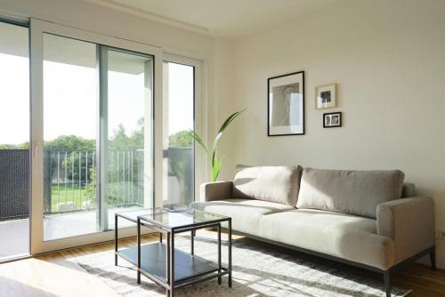 Favoriten Apartamento | Apartment with terrace near Metro Station and Spa