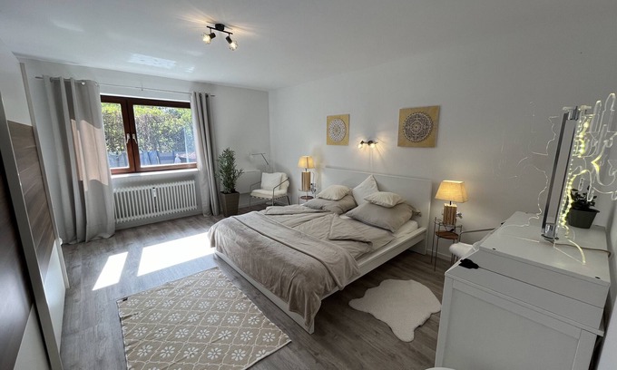 Zirndorf Apartamento | Apartment 'Wohnerlebnis Nürnberg Fürth Messe' with Terrace, Shared Garden and Wi-Fi