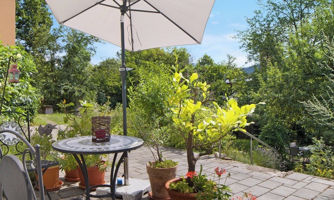 Elzach Apartamento | Apartamento 'Zum Goldenen Kopf' con jardín privado y Wi-Fi