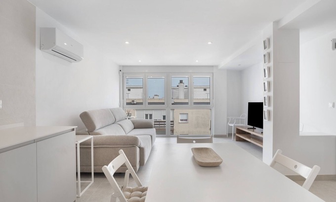 Cadiz Apartamento | Apartamento 'Zurbarán' con balcón, Wi-Fi y aire acondicionado