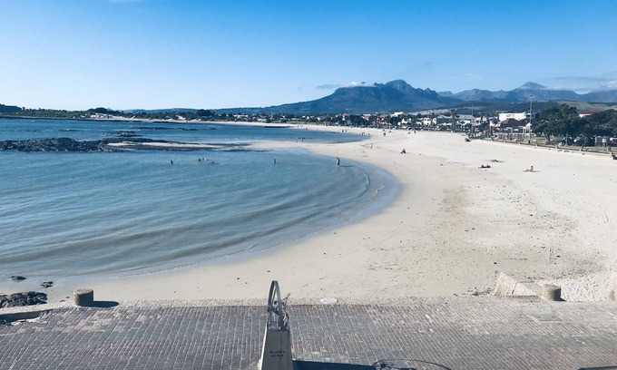 Gordon's Bay Apartamento | Apartment18 Lifestyle- Gordons Bay Beachfront