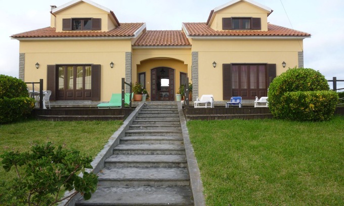 Atalaia Apartamento | APARTMENT1st floor of 1 casa.Total/independente.Jardim.Praia 10 min.