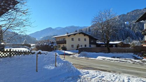 Kirchberg in Tirol Apartamento | Apartmenthaus Thussn, cozy & quiet location, hiking & MTB,