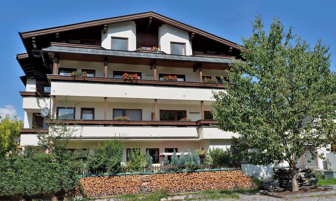 Stumm Apartamento | "Apartmenthaus Zentral 2er App" cerca de la estación de esquí con vistas a la montaña, Wi-Fi