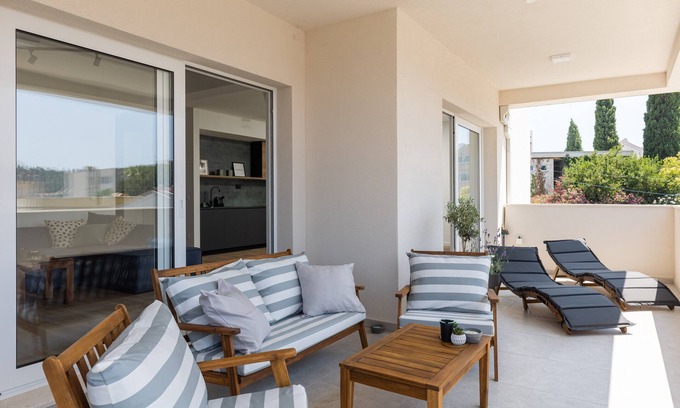 Gruz Apartamento | Apartments aMare - Three Bedroom Apartment with Balcony and Sea View