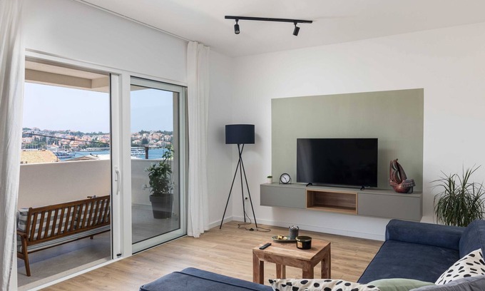 Gruz Apartamento | Apartments aMare - Three Bedroom Apartment with Balcony and Sea View
