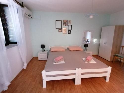 Sibinj Krmpotski Casa | Apartments and rooms Sanja