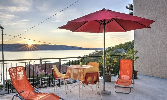Vratarusa Apartamento | Apartments Luka & Leona - Studio Apartment with Terrace Leona