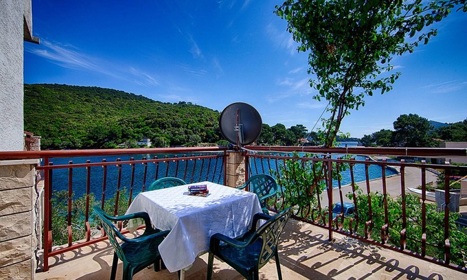 Pasadur Apartamento | Apartamentos Malo Lago - Apartamento de un dormitorio con balcón y vistas al mar - 2 ° piso (Apartamento 7)