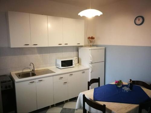 Sobra Apartamento | Apartments Maru ka - Two Bedroom Apartment with Balcony and Sea View