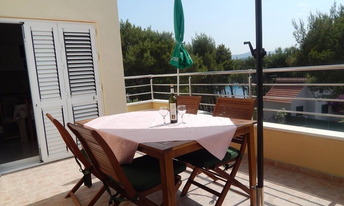 Cove Osibova (Milna) Apartamento | Apartments Mimose - Two Bedroom Apartment with Terrace and Sea View ( Lile)