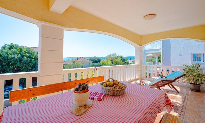 Orebic Apartamento | Apartamentos Mladenka- Apartamento de dos habitaciones con balcón y vistas al mar