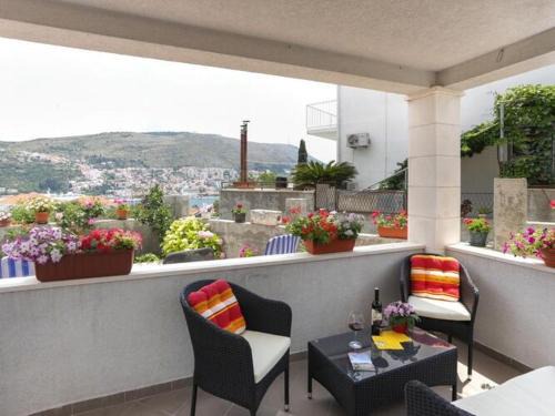 Babin Kuk Apartamento | Apartments Pojko - One-Bedroom Apartment with Terrace Yellow
