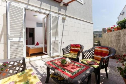 Babin Kuk Apartamento | Apartments Pojko - Standard One-Bedroom Apartment with Terrace Red